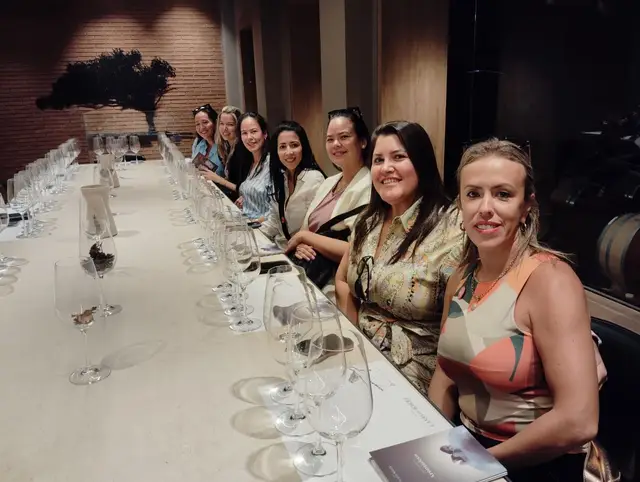 Grupo en una cata de vinos en el Valle de Casablanca