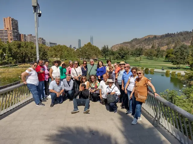 Grupo en el city tour por Santiago en el Parque Bicentenario