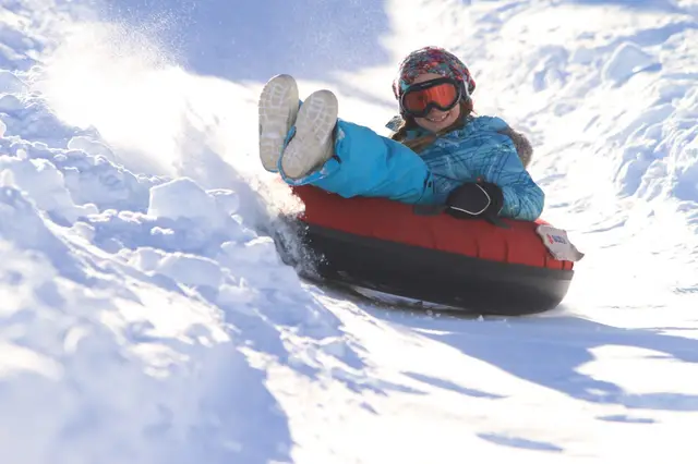 Tubing en la nieve en el Parque Farellones
