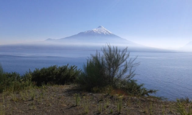 Lago Llanquihue y Volcan Osorno vista desde Puerto Varas y Frutillar.